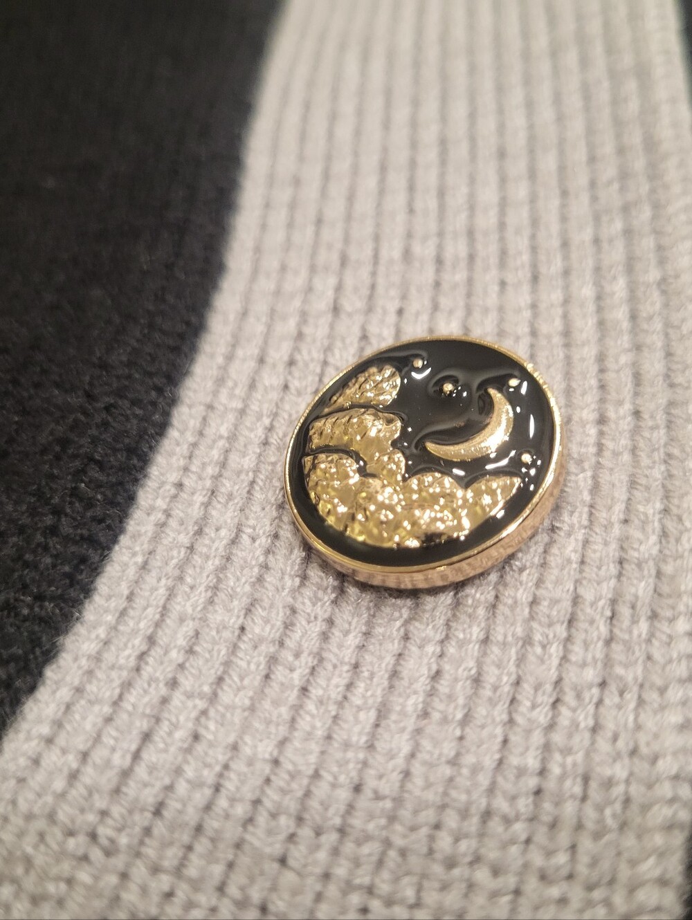 Knock Thrice - Knight in Cozy Armour Cardigan - The Raven Knight Size MEDIUM - Picture 5 of 12